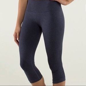 Lululemon cropped in the flow leggings